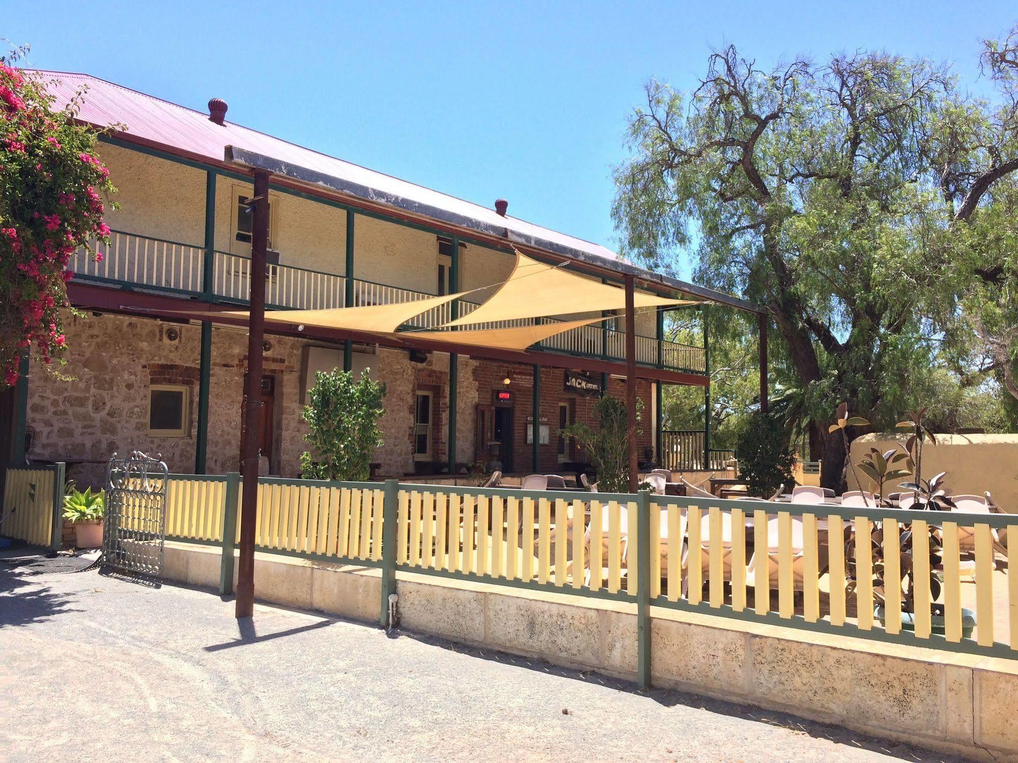 The Priory Hotel Dongara Exteriör bild
