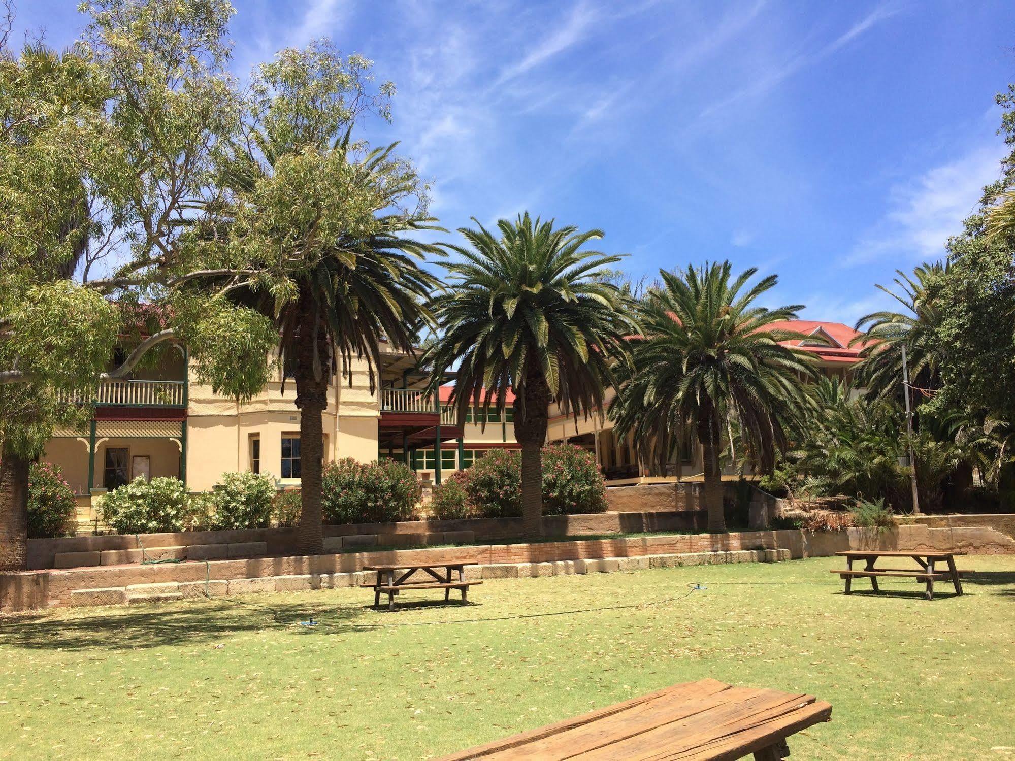 The Priory Hotel Dongara Exteriör bild